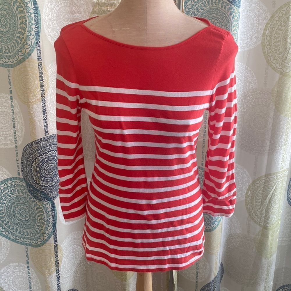 Coral & White, striped top. Quarter Length sleeves. Womens S.